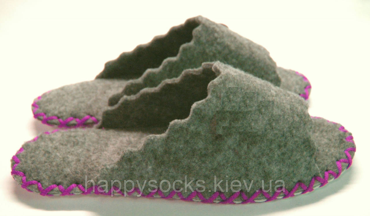 Домашние открытые тапочки из войлока с фиолетовым шнурком - фото 3 - id-p514724317