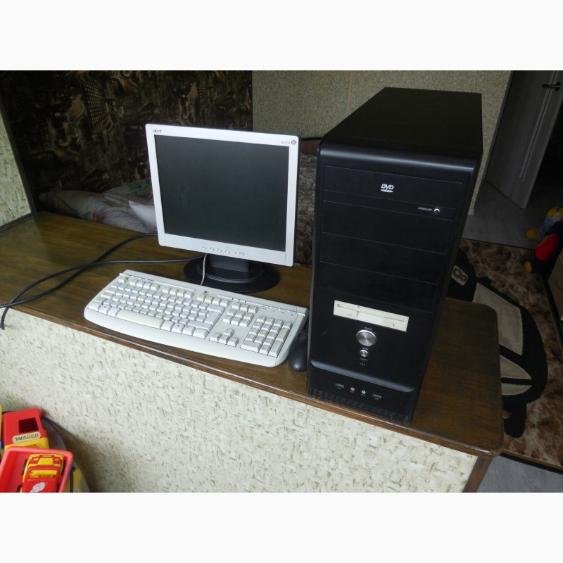 Б/В, комп'ютер у зборі, Intel Core 2 Quad Q6600, 4 ядра, ОЗП 8 ГБ, HDD 160 ГБ, монітор 19"