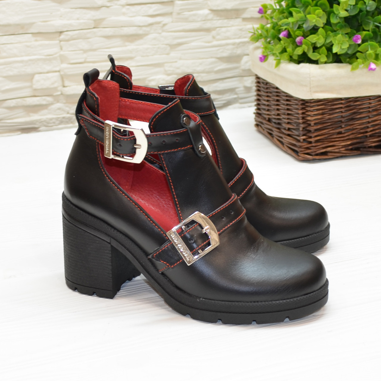 Відкриті ботильйони жіночі на підборах, колір чорний/червоний, фото 1