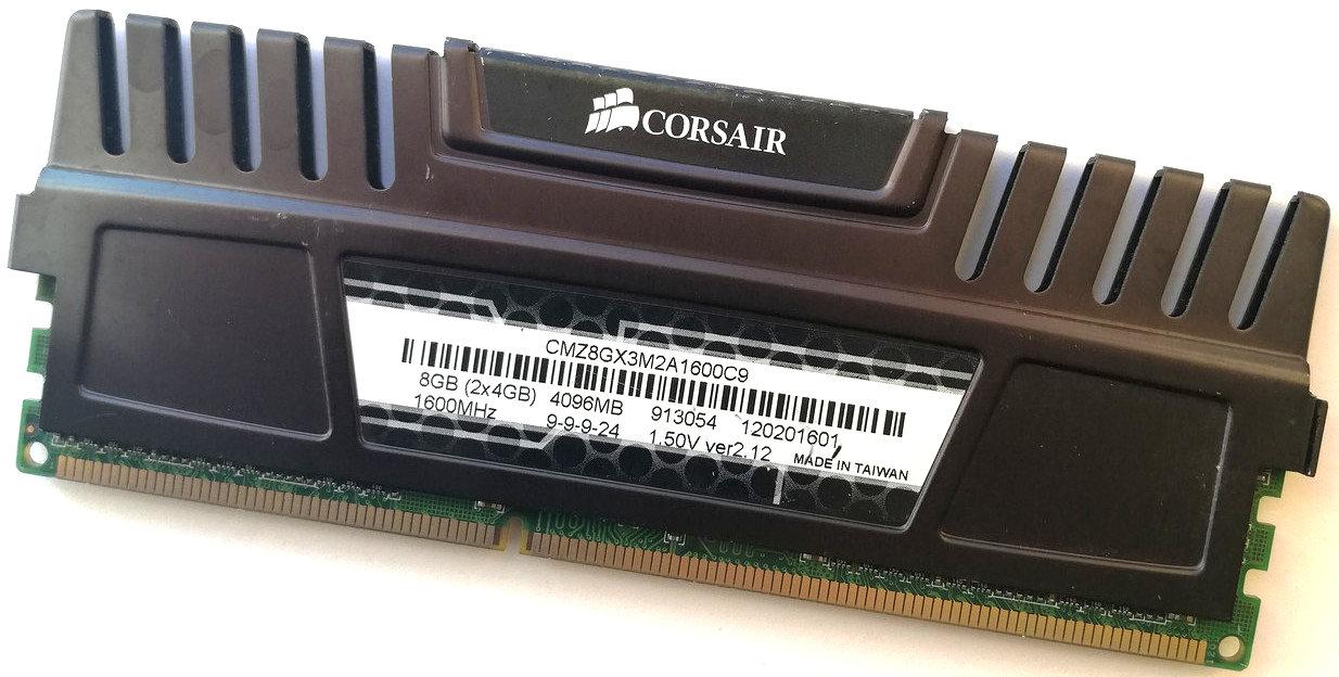 Ігрова оперативна пам'ять Corsair Vengeance DDR3 4Gb 1600MHz PC3 12800U 2R8 CL9 (CMZ8GX3M2A1600C9) Б/В
