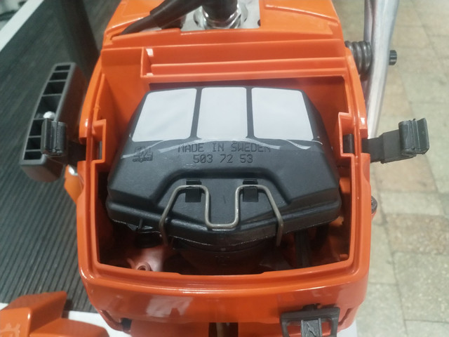 Крепление воздушного фильтра бензопилы Хускварна 365