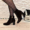 Ботинки женские коричневые замшевые на каблуке, декорированы накаткой камней, фото 2