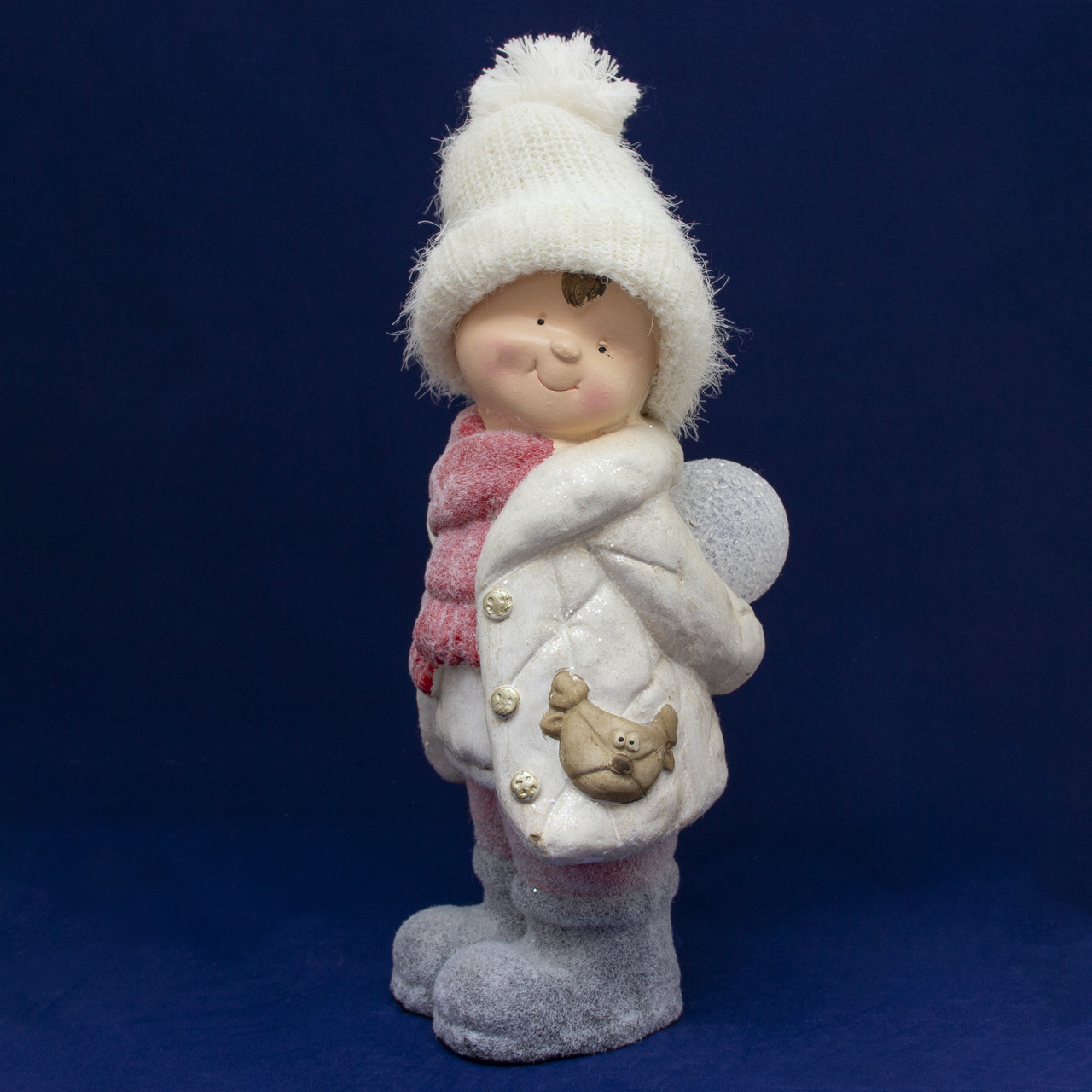 Декоративна фігурка - Хлопчик зі сніжкою, 19,5x20x41 см, білий з рожевим, магнезія (920159)
