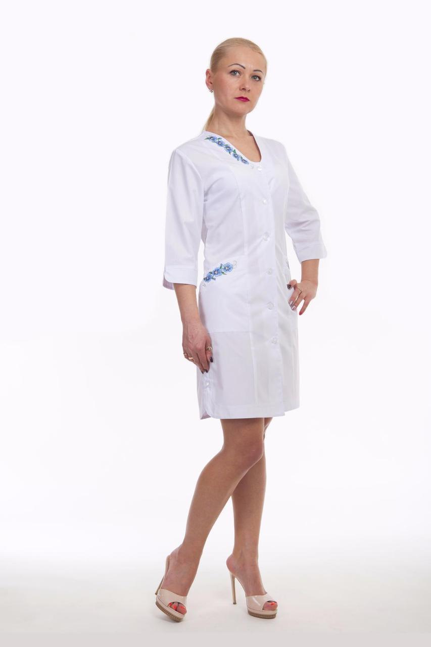 Медичний жіночий халат з вишивкою на кишені і горловині 42-66