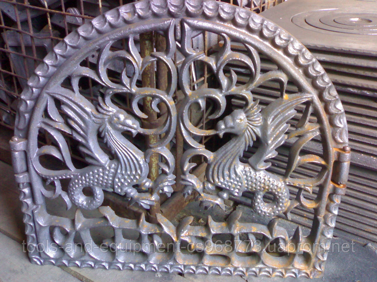 Портал решетка чугунная фасад с дверью "Дракон" 455*520 мм (вес - 25 кг), фото 1