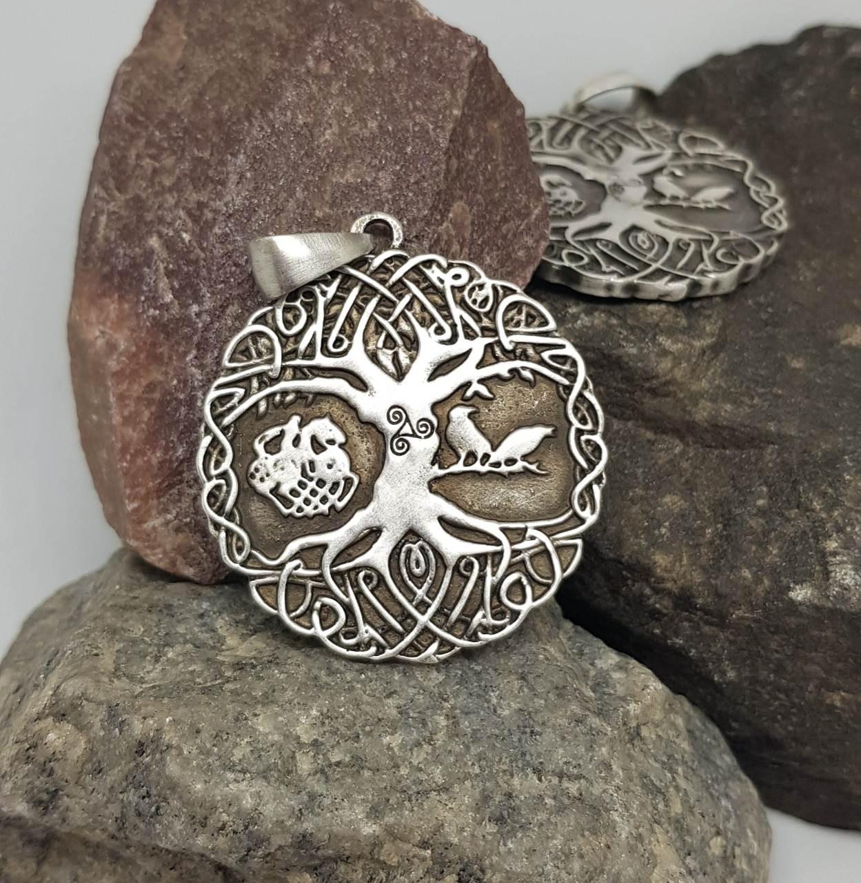 Кулон Іггдрасиль, Дерево життя, кінь Слейпнір, ворони Хугін і Мунін