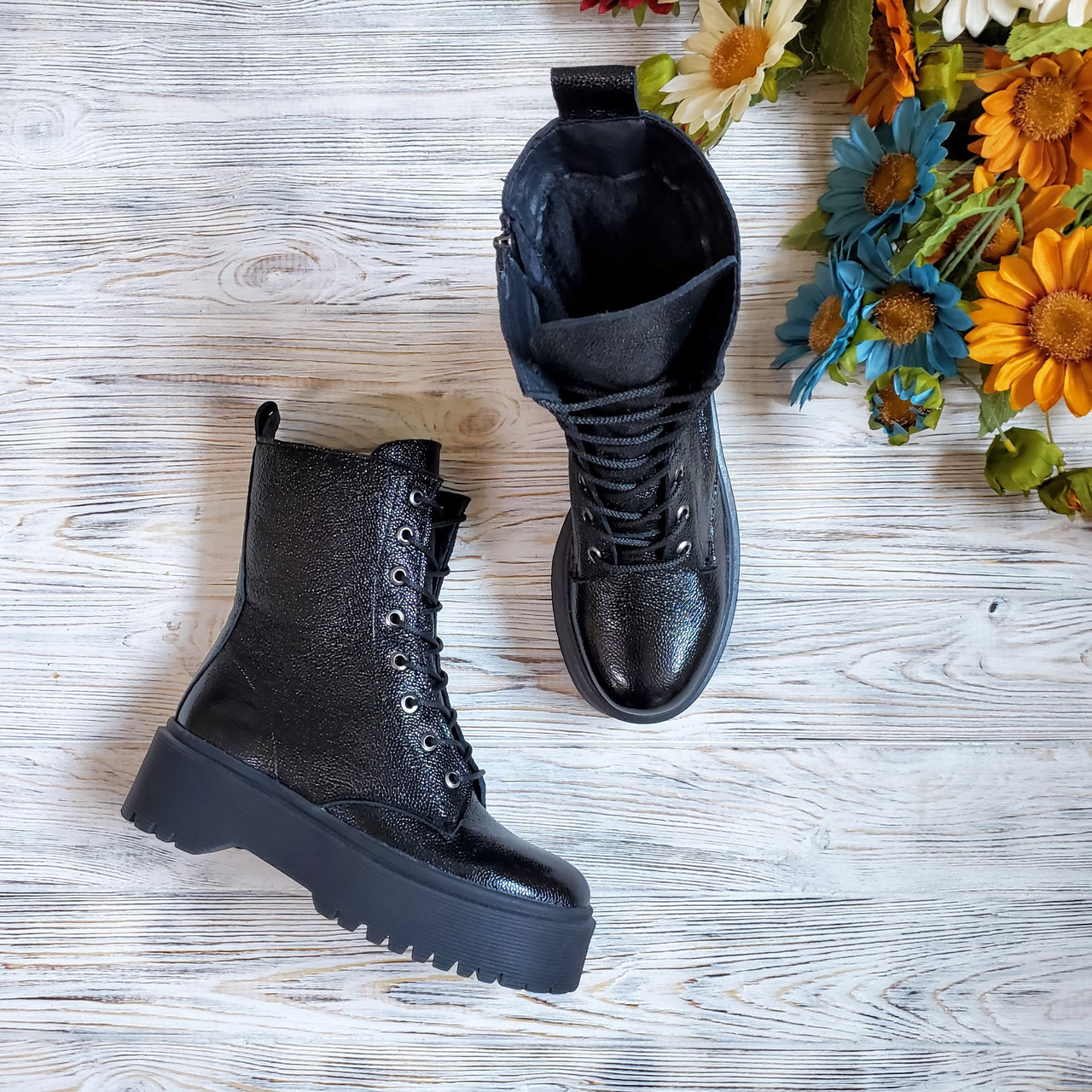 Жіночі демісезонні черевики високі шкіряні на шнурівці WooDstock (чорний лак), фото 1