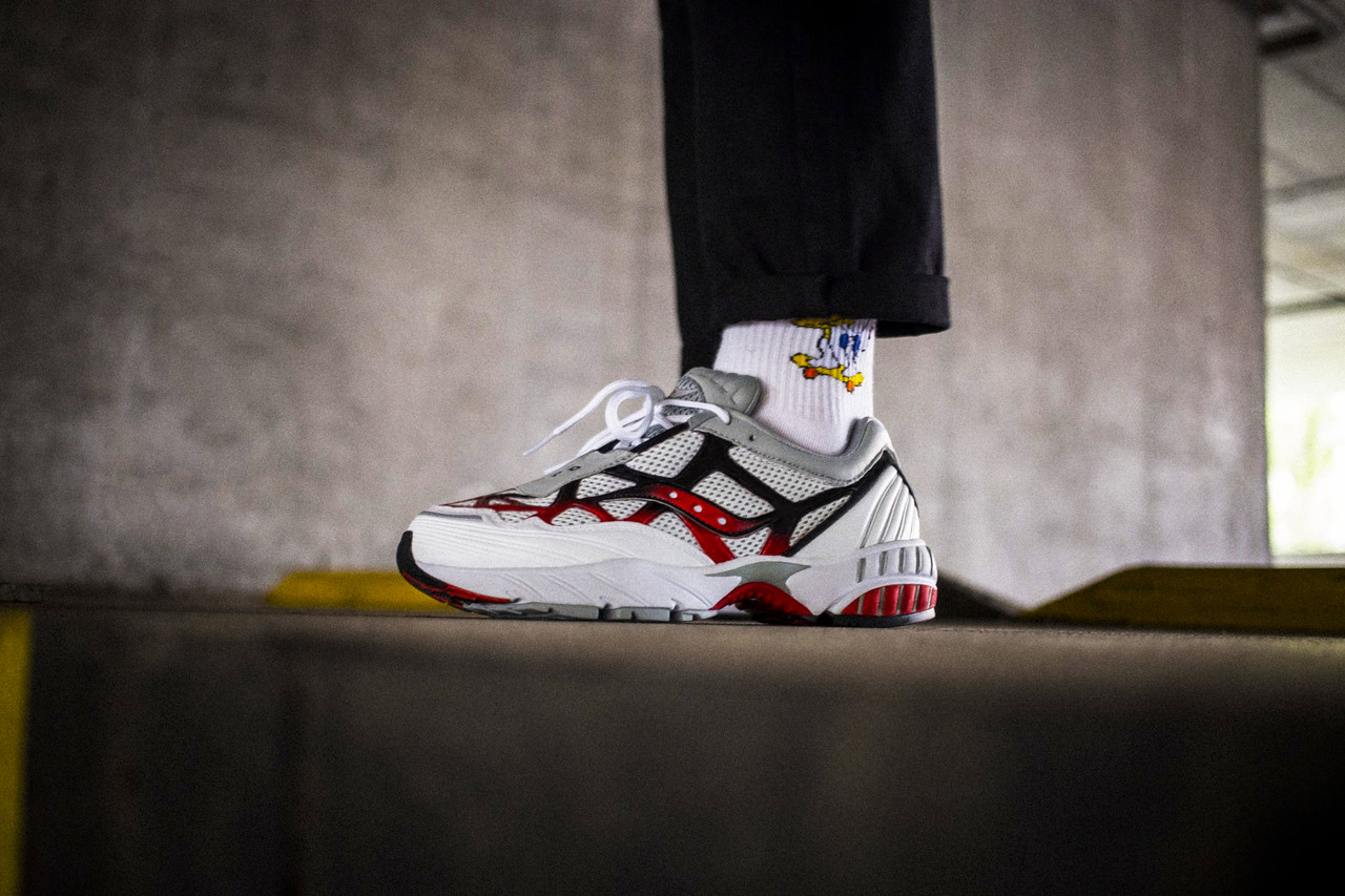 saucony grid web on feet