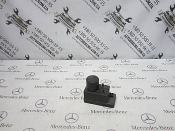Компресор центрального замка MERCEDES-BENZ w211 e-class (A2038000048 / 0132006365)