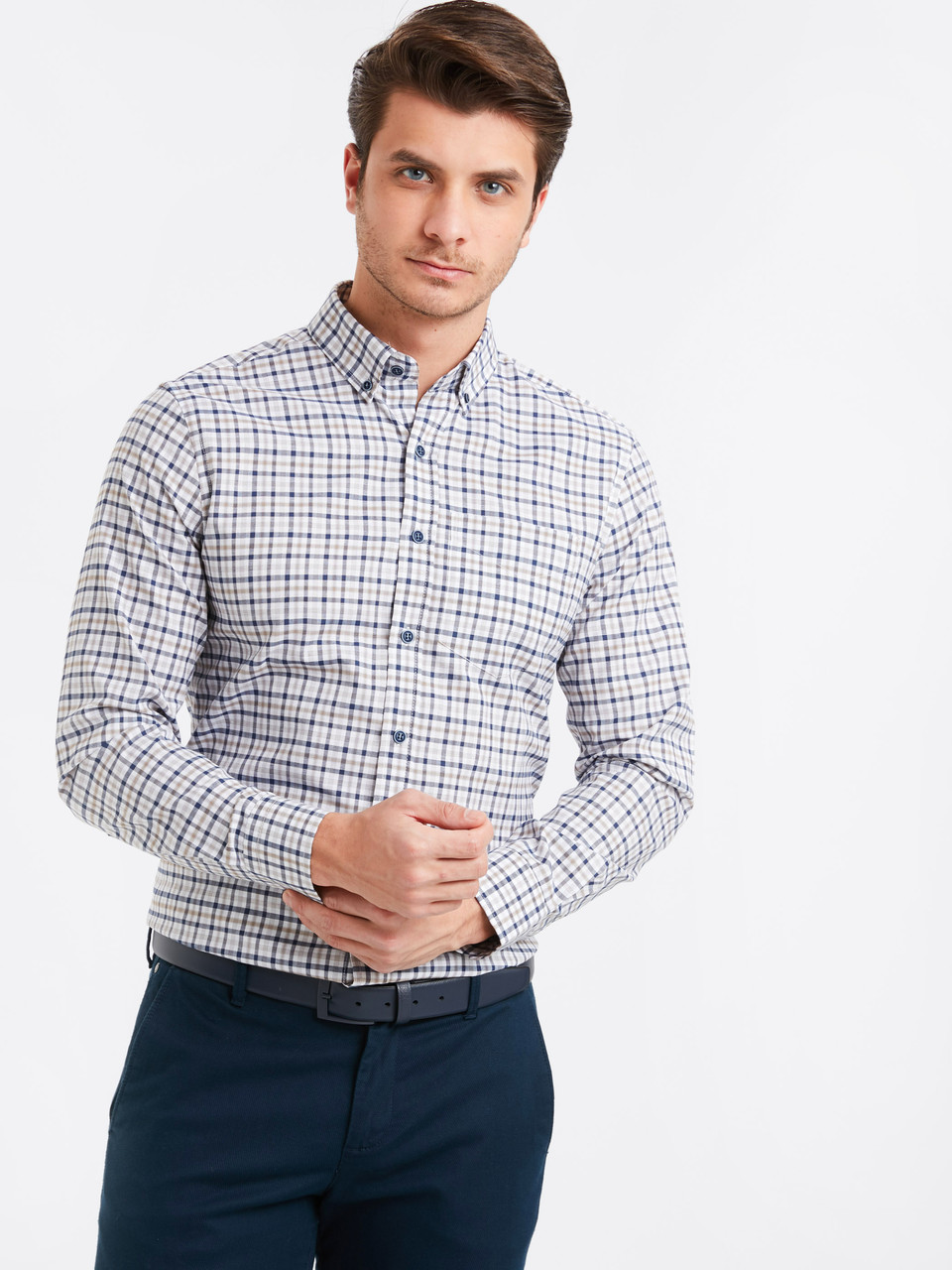 Біла чоловіча сорочка LC Waikiki/ЛС Вайкі у синьо-коричневу карту з кишенею на грудях
