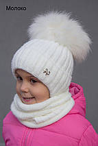 Дитяча зимова шапка з дуже пухнастим натуральним помпоном однотонна, фото 3