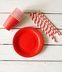 Набор посуды - тарелочки, стаканчики и трубочки "Красный микс" (30 шт.)