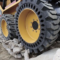 Шини для ковшевих мініпогрудників типу Bobcat