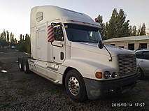 Производство и замена лобового стекла триплекс на грузовике Freightliner Columbia в Никополе (Украина). 3