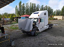 Производство и замена лобового стекла триплекс на грузовике Freightliner Columbia в Никополе (Украина). 8