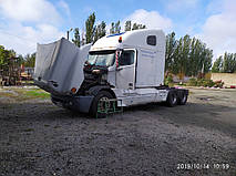 Производство и замена лобового стекла триплекс на грузовике Freightliner Columbia в Никополе (Украина). 9