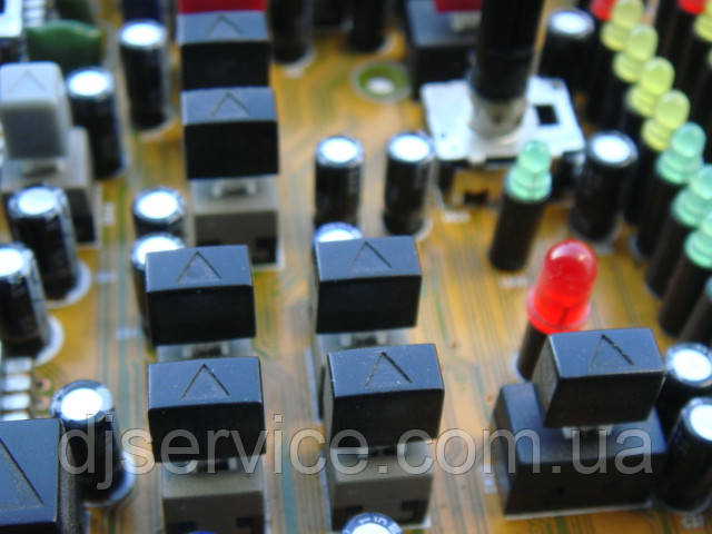 Штовхач кнопки MUTE, PFL 9.4x5.5x8.4mm для пультів Yamaha, Soundcraft, Behringer