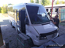 Производство и замена лобового стекла триплекс на автобусе Mercedes-Benz Sprinter 412 D Noge Aro  в Никополе (Украина). 11