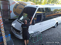 Производство и замена лобового стекла триплекс на автобусе Mercedes-Benz Sprinter 412 D Noge Aro  в Никополе (Украина). 14