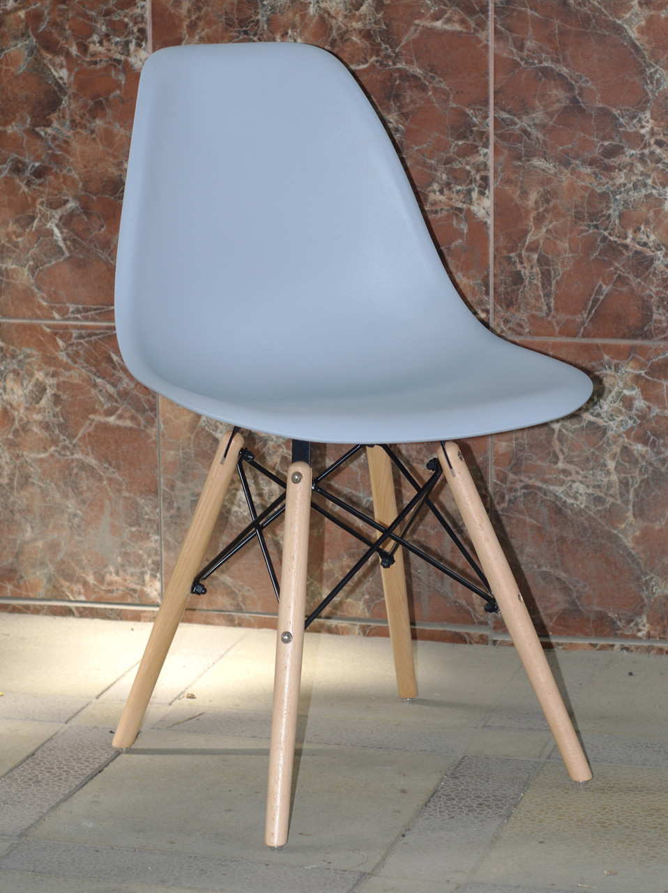 Стілець із пластику Nik (Нік) EAMES CHAIR сірий 35 на дерев'яних ніжках
