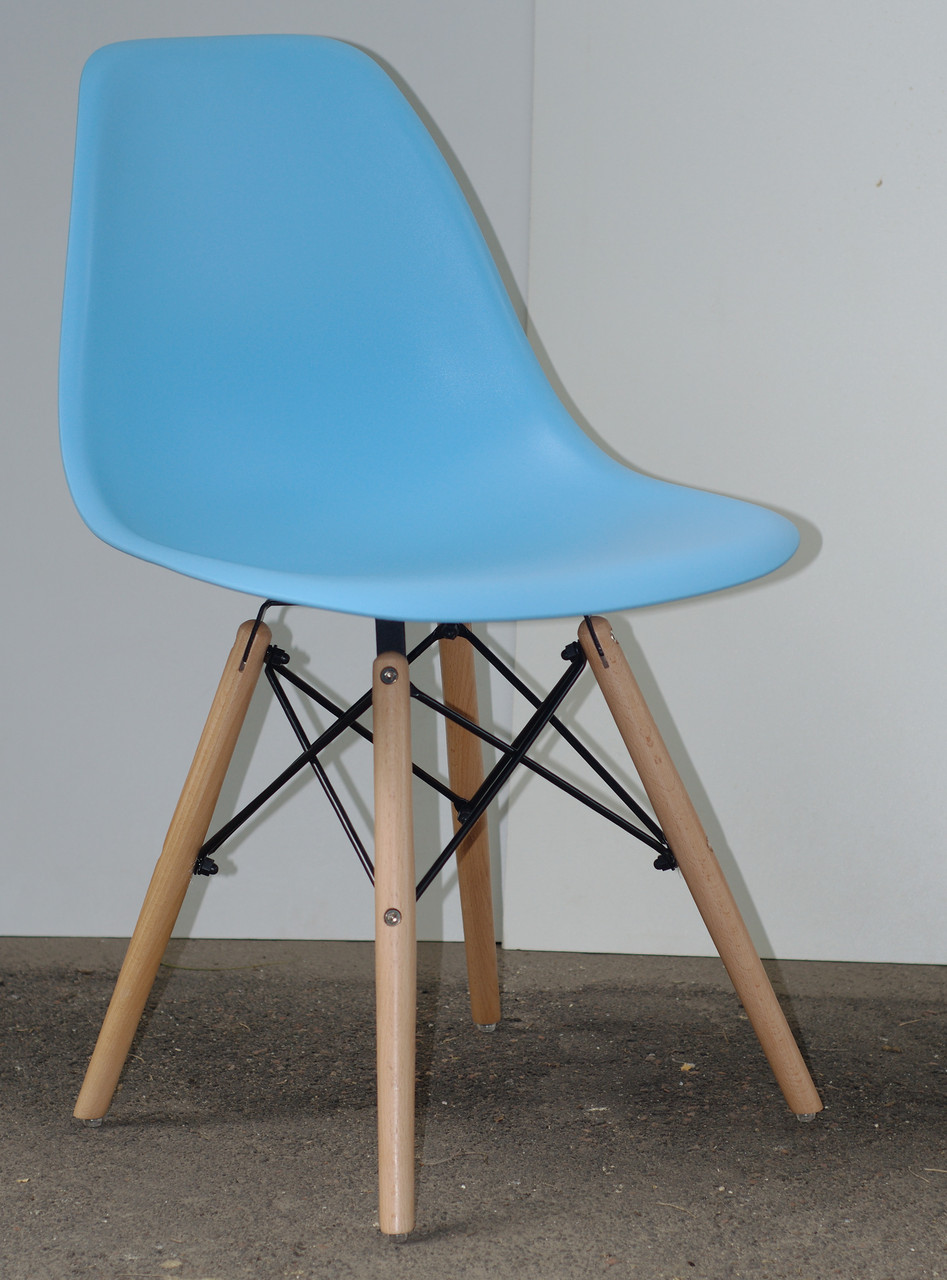 Пластиковий стілець Nik (Нік) блакитний 50 на дерев'яних ніжках