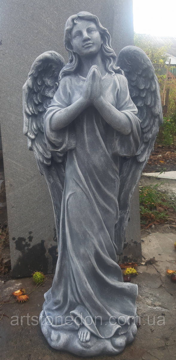 Скульптура ангела на кладовищі. Ритуальна скульптура Янгол з бетону 82 см