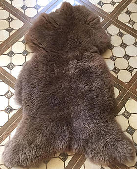 Натуральна овеча шкура коричнева | мехова накидка | коврик | накидка на крісло 110×50 см (+/- 5 см)