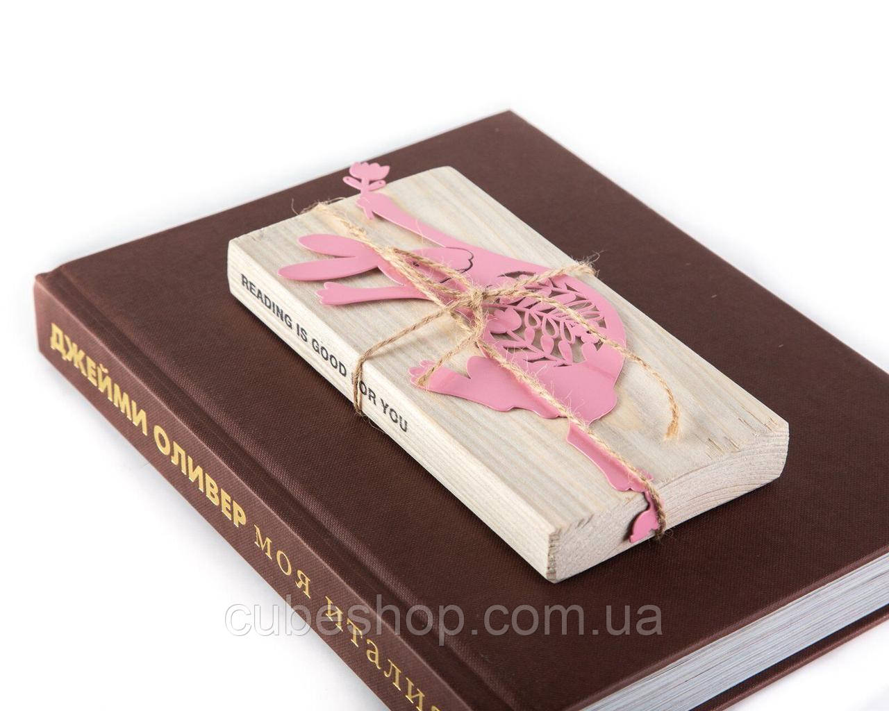 Закладка для книг Танцюючий великодній заєць (рожевий колір)