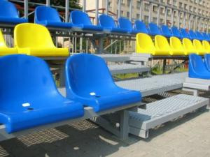 Сидіння для спортивних залів, трибунів і стадіонів.