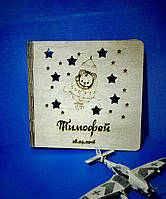 Деревянный детский фотоальбом ТИМОФЕЙ, Мишка в ракете (имя может быть любое)