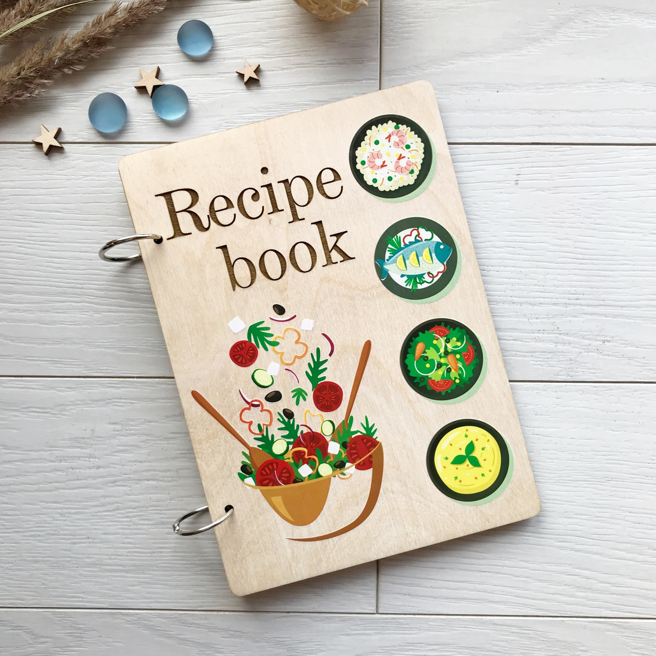 Книга для запису кулінарних рецептів у дерев'яній обкладинці