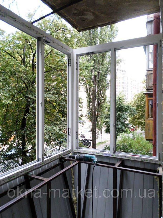 Балкон з виносом від підлоги і обшивкою профнастилом Балкон Хрущовка з виносом Київ
