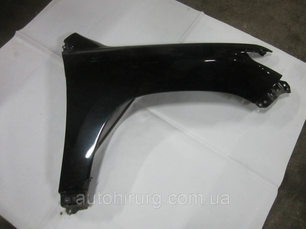 Переднє праве крило Toyota land cruiser 200