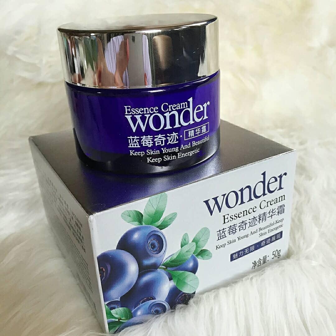 Крем для обличчя з екстрактом чорниці BIOAQUA Wonder Essence Cream — 50g