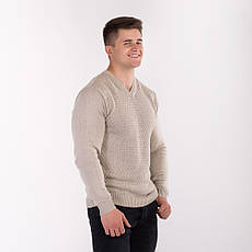 Класичний чоловічий пуловер світло-оливкового кольору з ромбоподібним малюнком приємний до тіла
