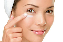 Догляд за шкірою навколо очей