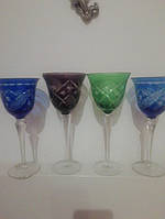 Набір келихів з кольорового кришталю.