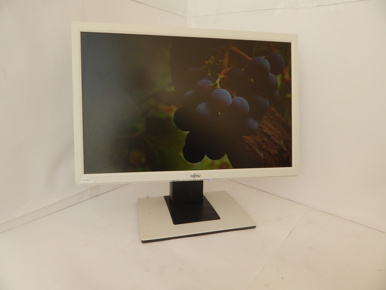 Монитор 22 дюйма Fujitsu Siemens B22W-5 16:10/1680x1050/стереоколонки ...