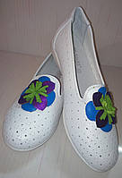Туфли-балетки белые с цветком р.33-37