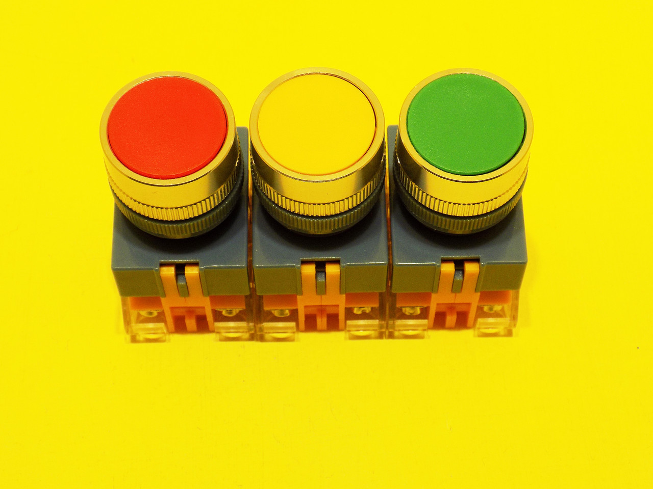 Кнопка-перемикач LAY37 JY139, 10A 440V, жовта, фото 1