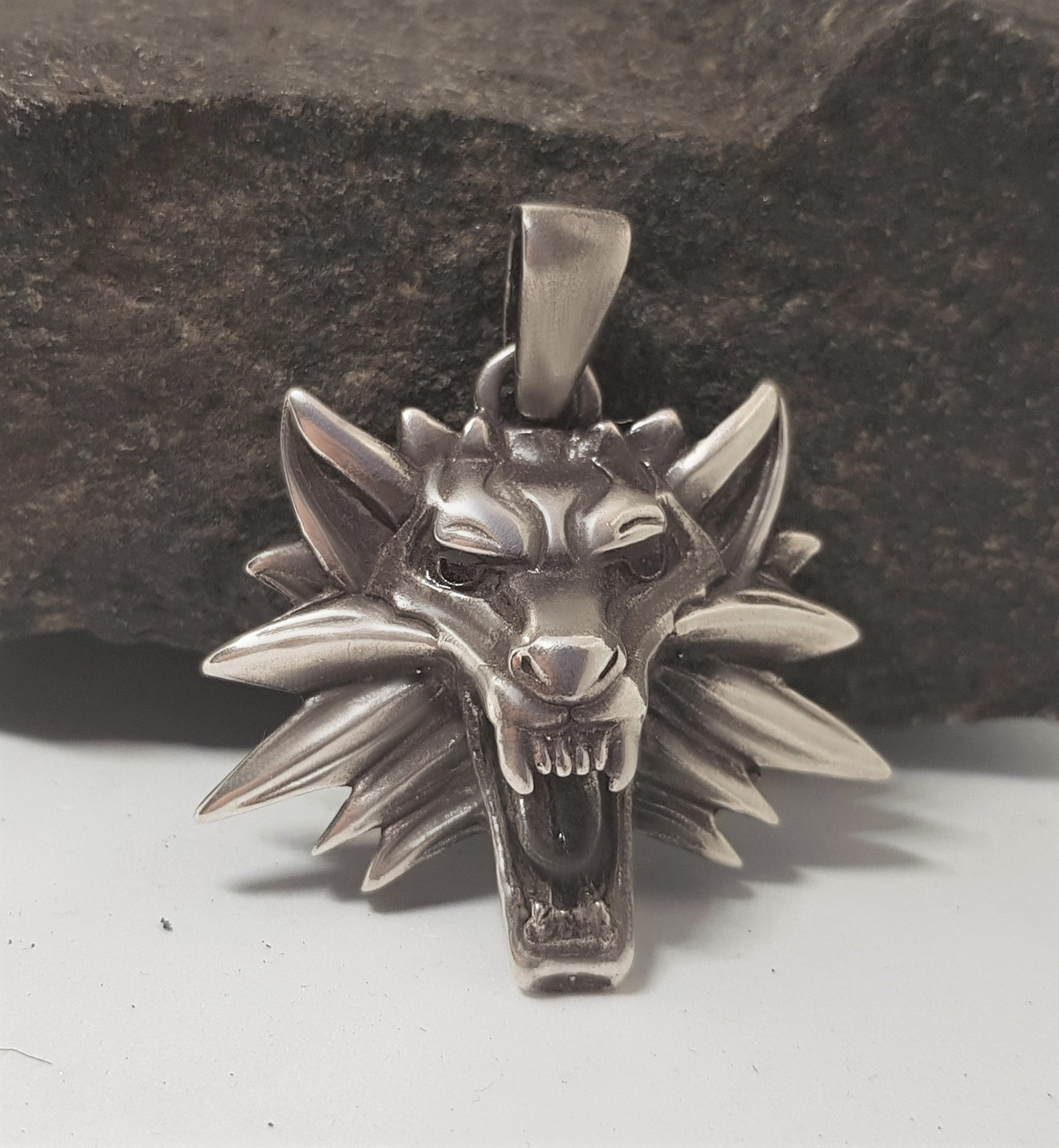 Відьмак, Вовк, Кулон, Підвіс