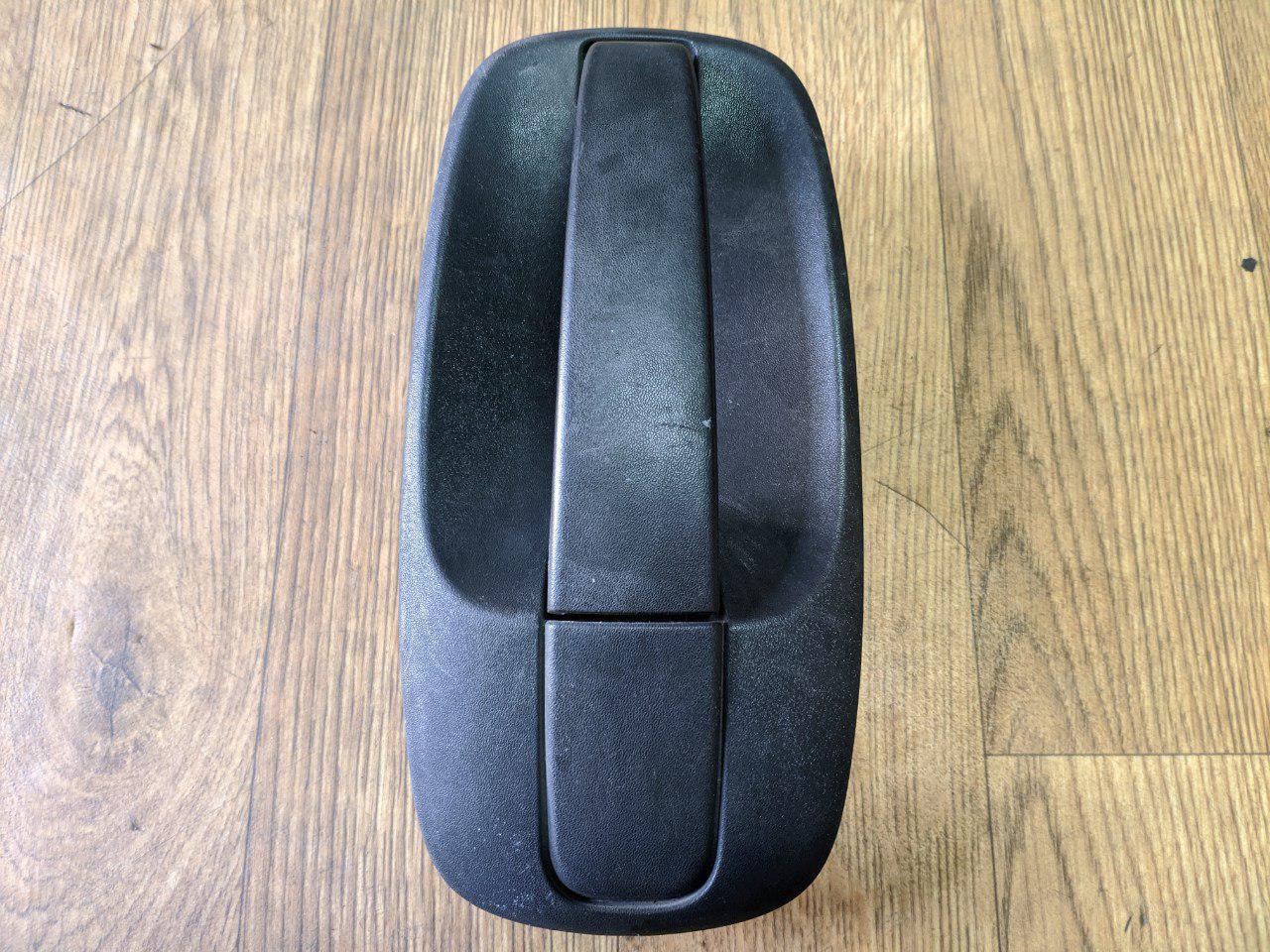 Ручка зовнішня розсувних дверей (чорне кріплення) Renault Trafic, Opel Vivaro 2001-2014, 8200004407 (Б/У)