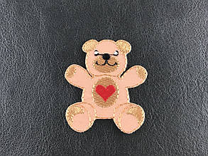Нашивка ведмедик із серцем 45х52 мм, фото 1