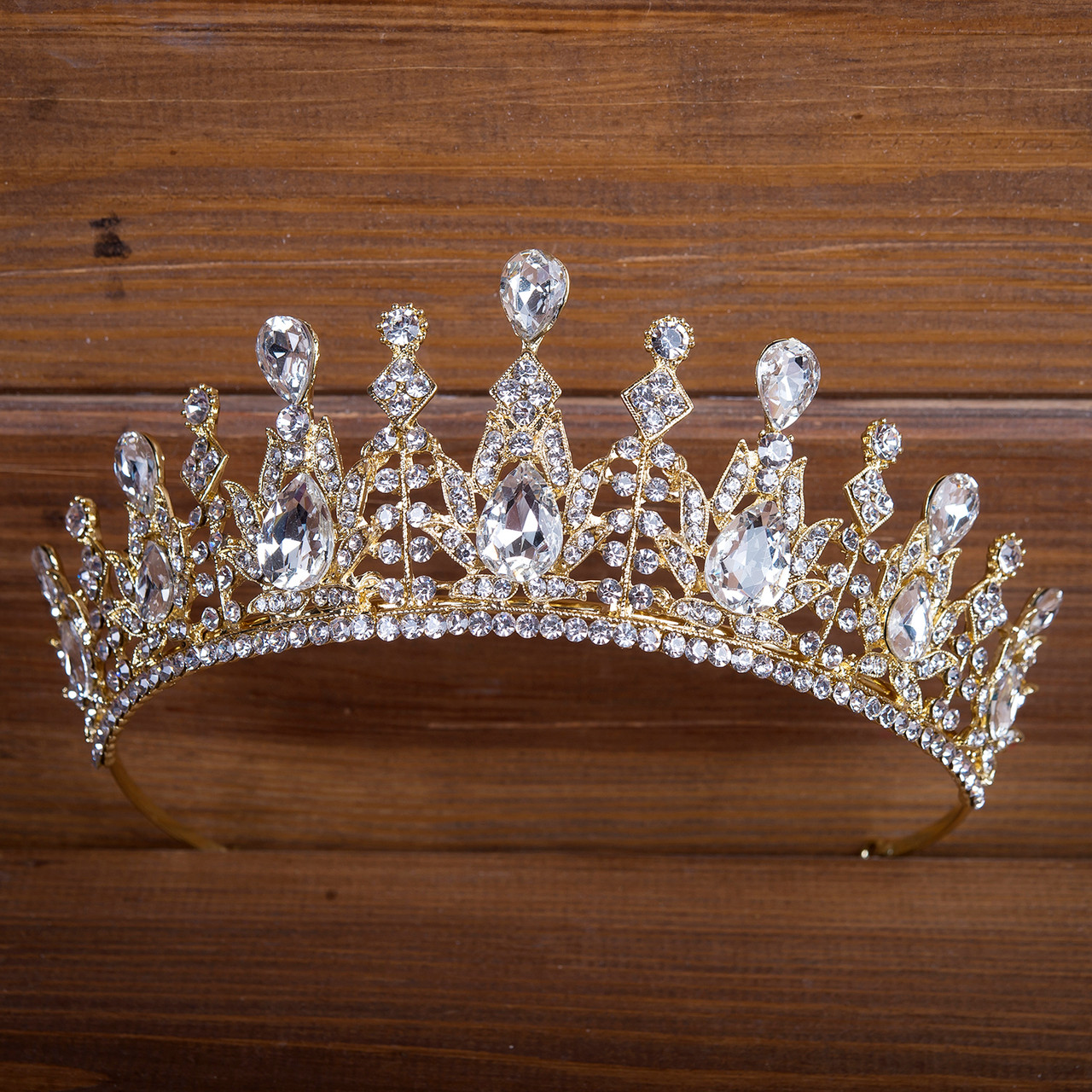 Красива золотиста діадема з камінням SWAROVSKI