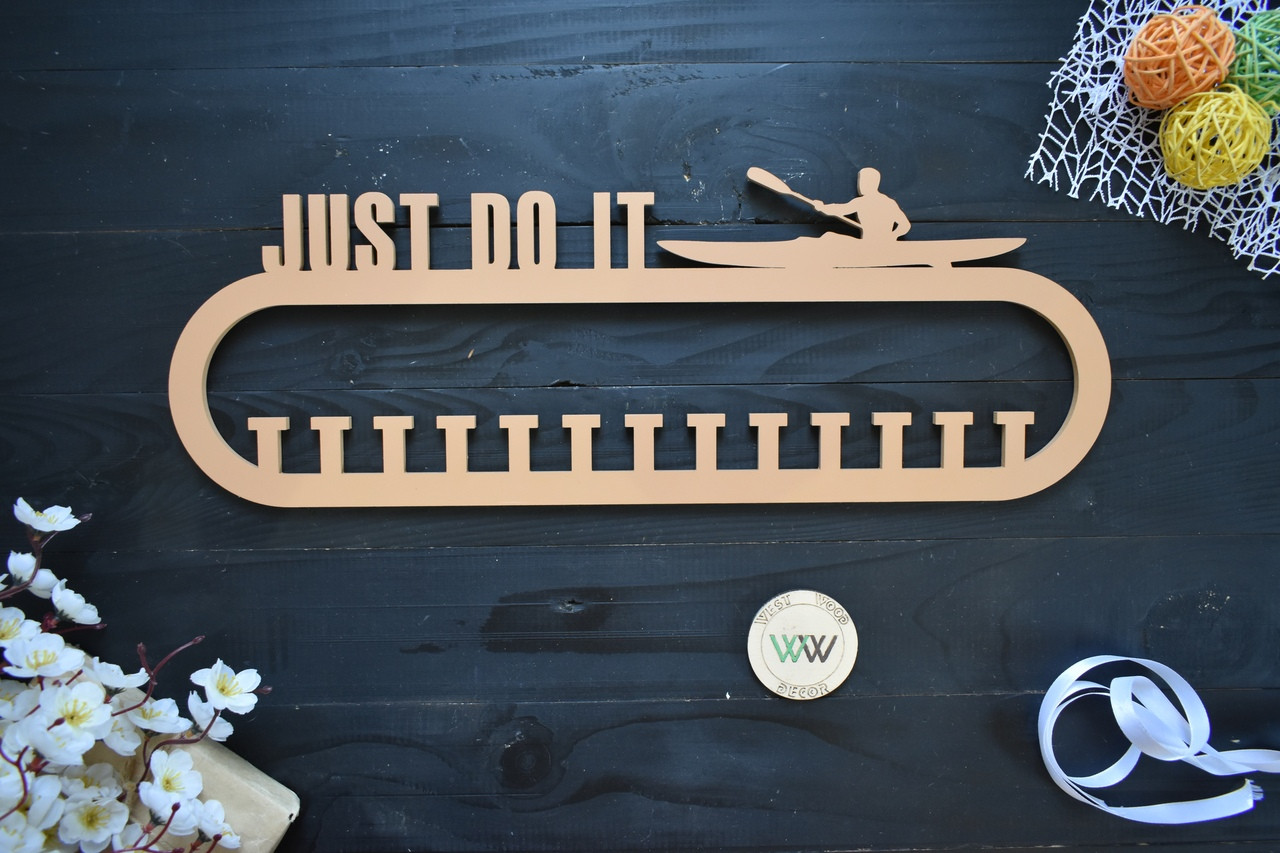 Медальница "Just do it" веслування, байдарка, водні види спорту, вішалка для медалей, бежева.