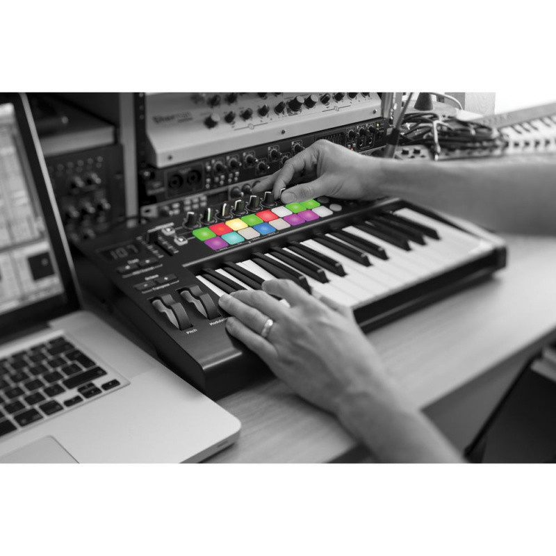 MIDI-клавиатура Novation Launchkey 25 MK2 - фото 4 - id-p949965792