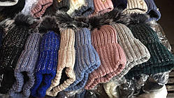 Шапки жіночі на флісі з закотом і великим бубоном під чорнобурку.