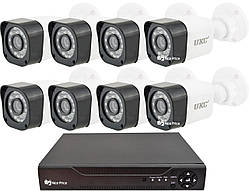 Комплект відеоспостереження UKC D001-8CH HD 1080P 3.6 мм 2 mp (8 камер)