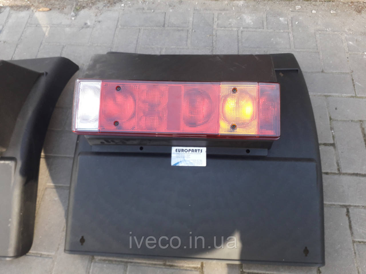 Крило заднє задня частина Iveco Stralis Івеко Страліс 41298964 41298974 права сторона зборі з ліхтарем, фото 1