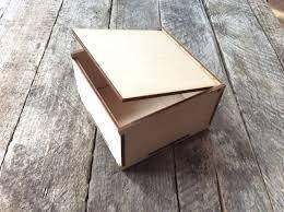 Коробки з фанери та дерева різні кольори та форми